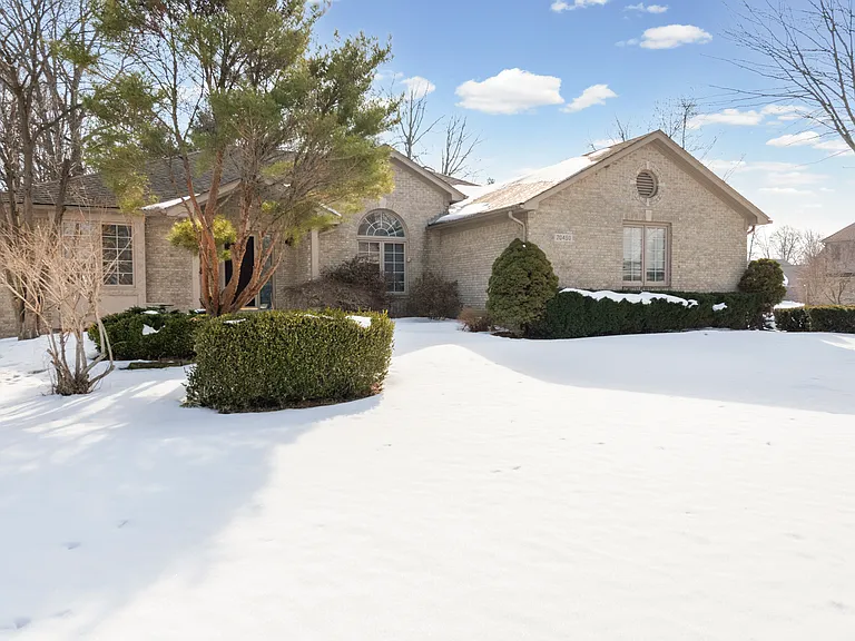 20450 Naves Dr — Photo 7