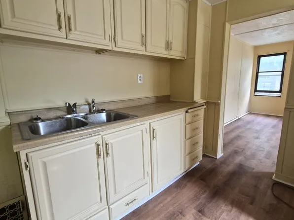 206 Allen St #2, Waterloo, IA 50701
