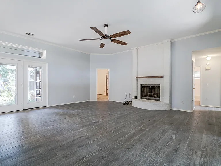 1908 Joseph Dr — Photo 2