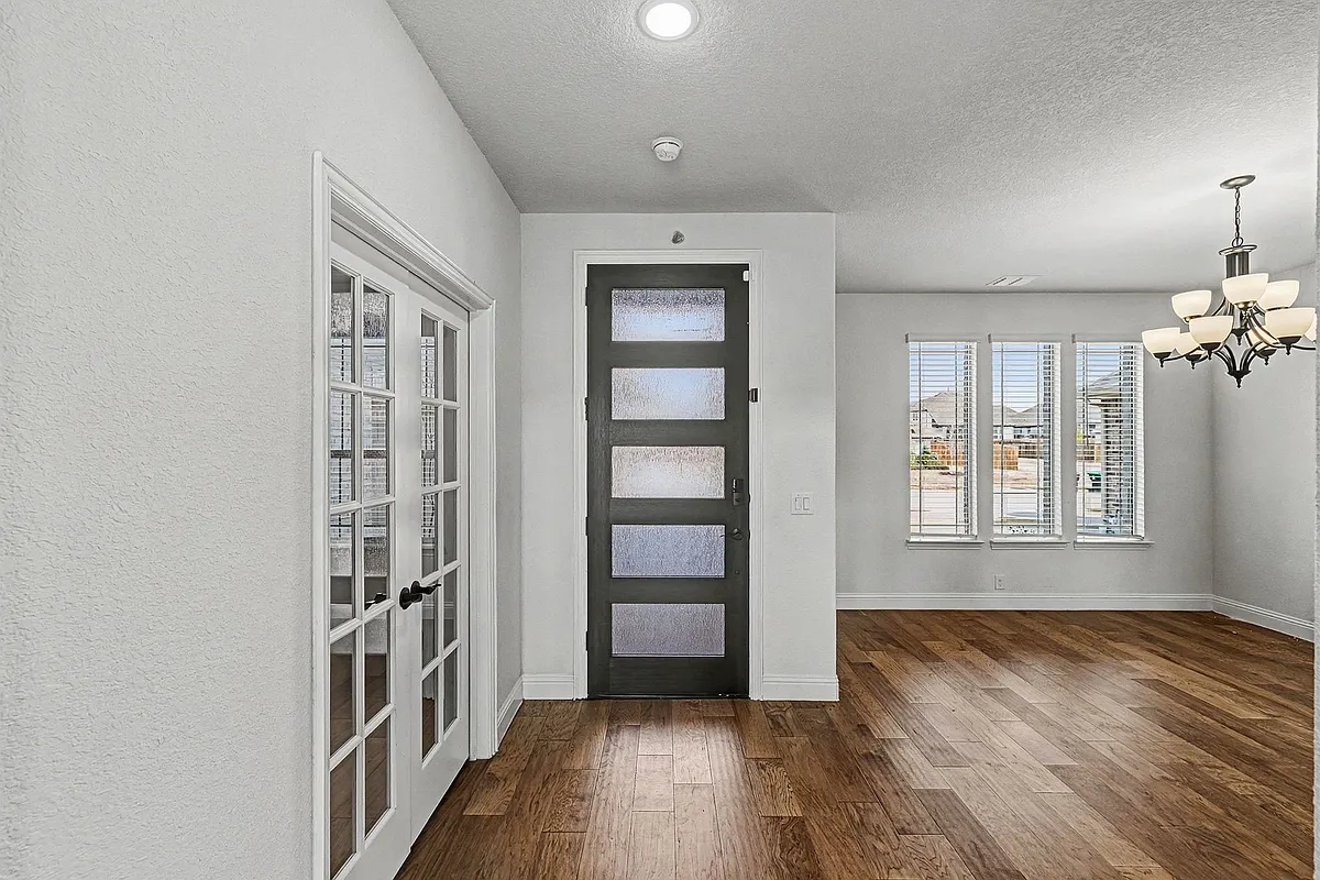 Building Photo - 1080 Canuela Way