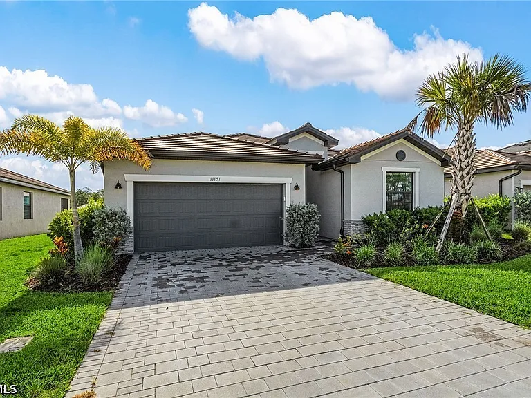 11151 Timber Creek Dr E — Photo 2