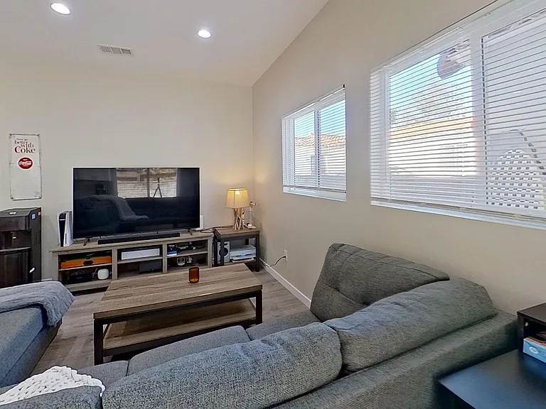 4929 College Ave — Photo 2