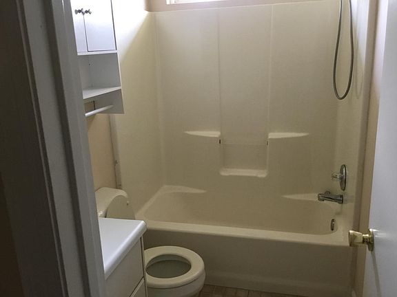 5th image of 3516 Brockdale Dr
