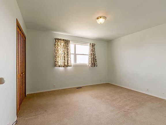 4th image of 110 SE Blayney Ave