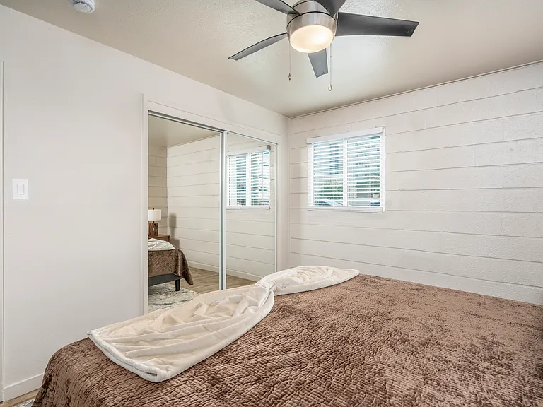 402 W Earll Dr #1 — Photo 6