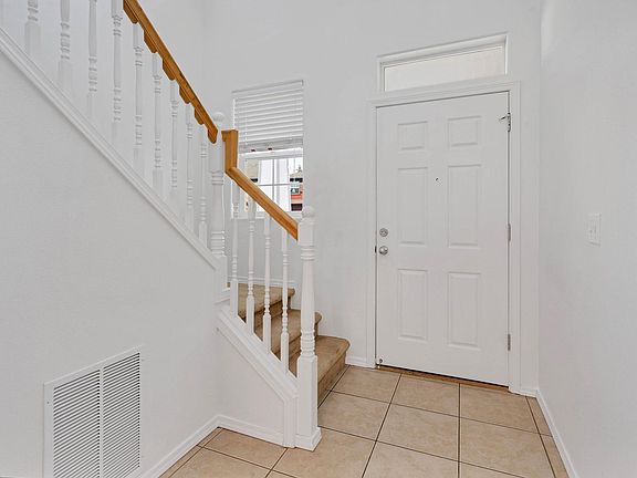 2nd image of 3413 SE San Marino Ave