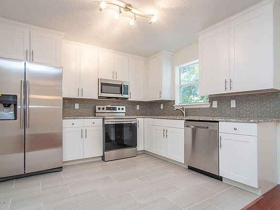 5th image of 6056 Columbine Dr