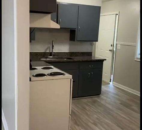 4th image of 1600 Puryear Dr NW