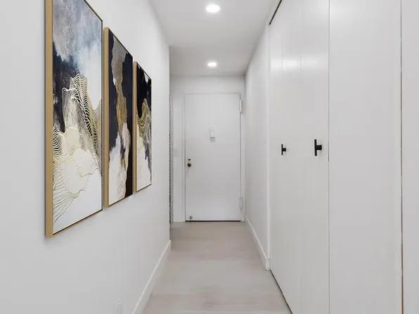 200 East 58th Street 12A image 3 of 19