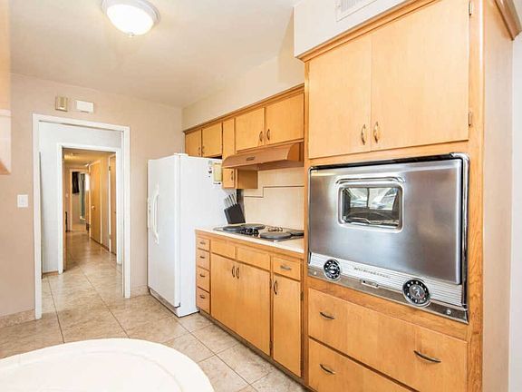 3rd image of 1327 E Ashlan Ave