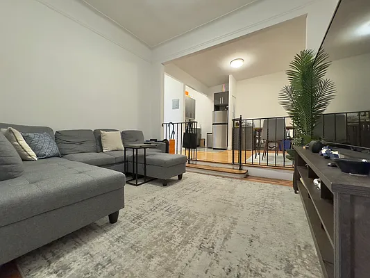 Living room, photo 2