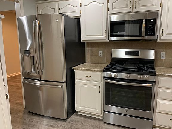4th image of 6022 W 157th Pl