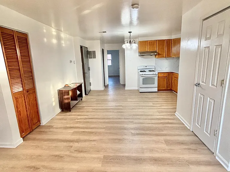 1515 Tyson Ave #2 — Photo 1