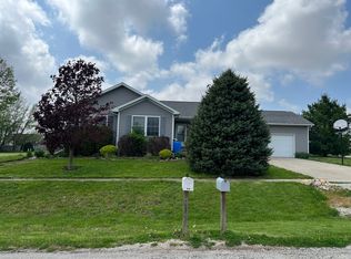 104 Woosley Dr, Carlock, IL 61725