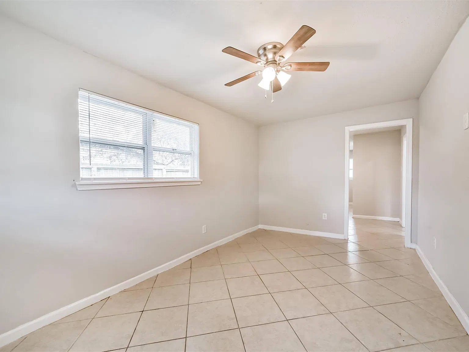 2 bed, 1.0 bath, 720 sqft, $1,000 — Photo 4