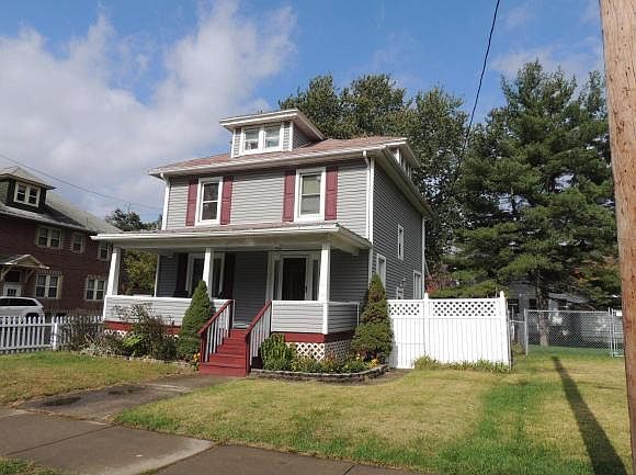 1st image of 39 Carlton St
