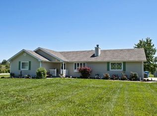17425 Westridge Rd, Tonganoxie, KS 66086