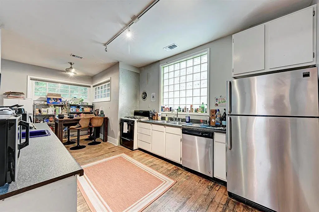 8 bed, 2904 sqft, $11,000 — Photo 4