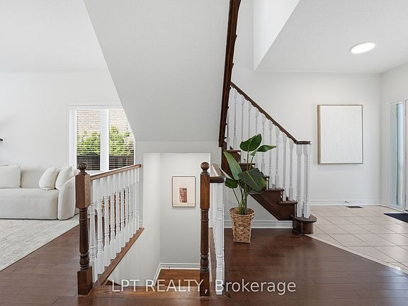 5th image of 4 Millbury Rd