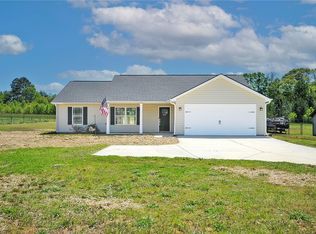 205 Georgia Acres Rd, Gray Court, SC 29645