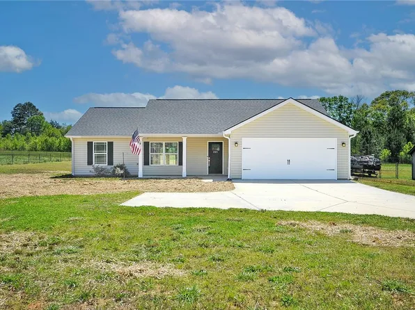 205 Georgia Acres Rd, Gray Court, SC 29645