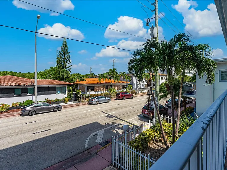 8340 Harding Ave #201 — Photo 21