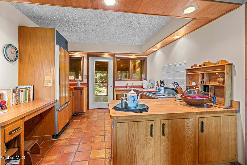 5th image of 7 Indian Brook Drive