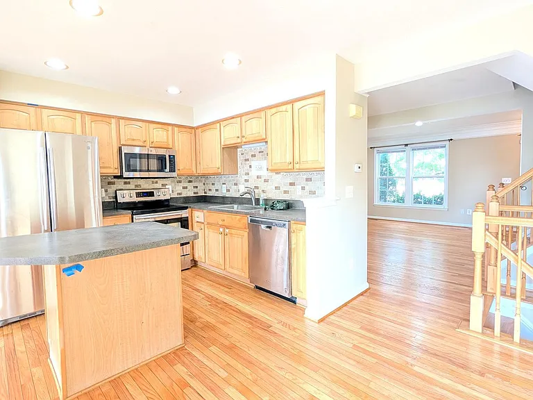 211 Shirley Sq SE — Photo 12