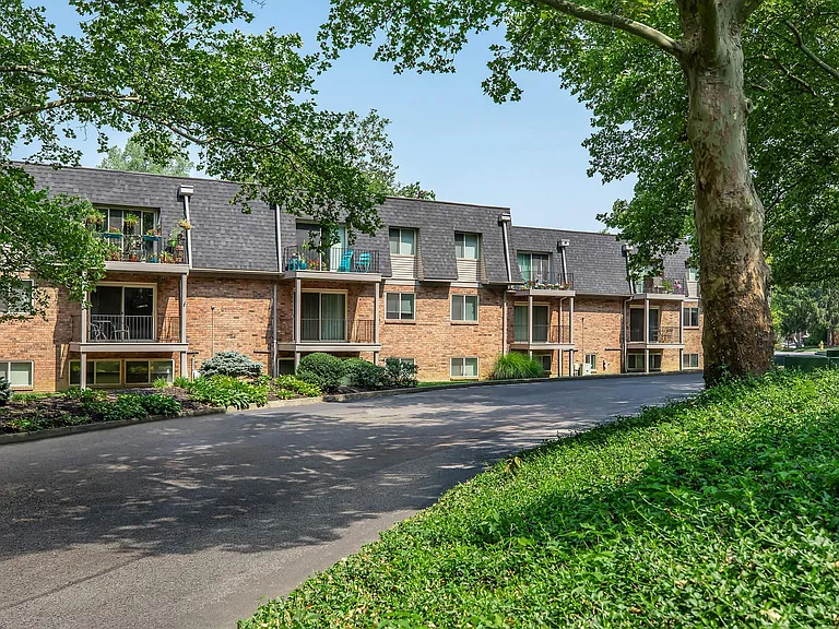 Arrowhead Apartments — Photo 20