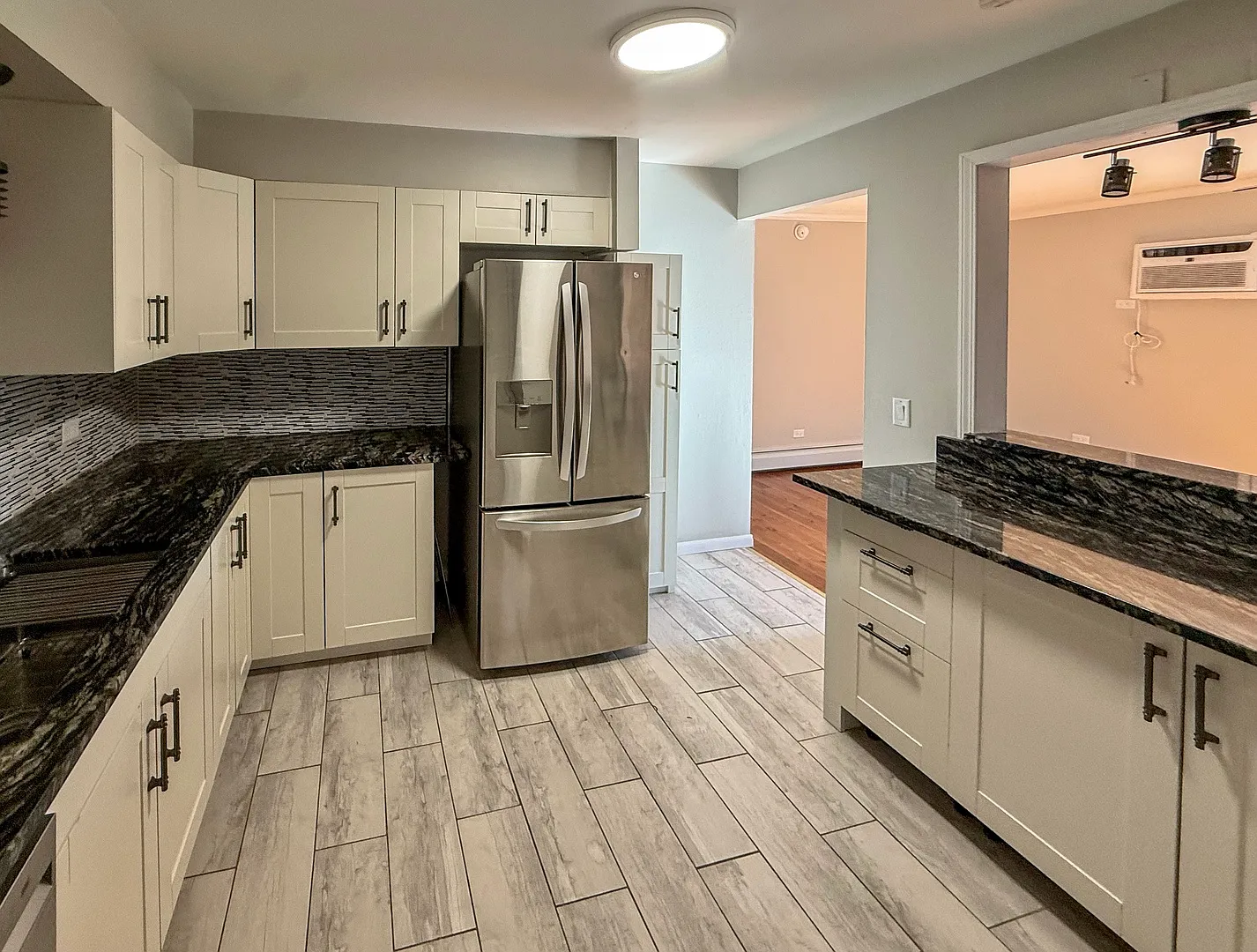 2 bed, $1,700 — Photo 4