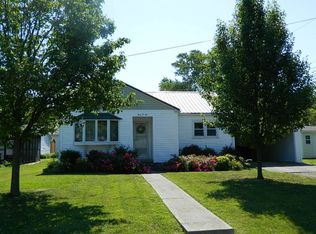 302 Clarence Ave, Fairfield, IL