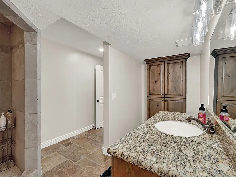 1693 E Crimson Oak Dr — Photo 34