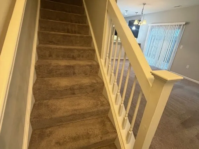 1609 Apsley Ct — Photo 2