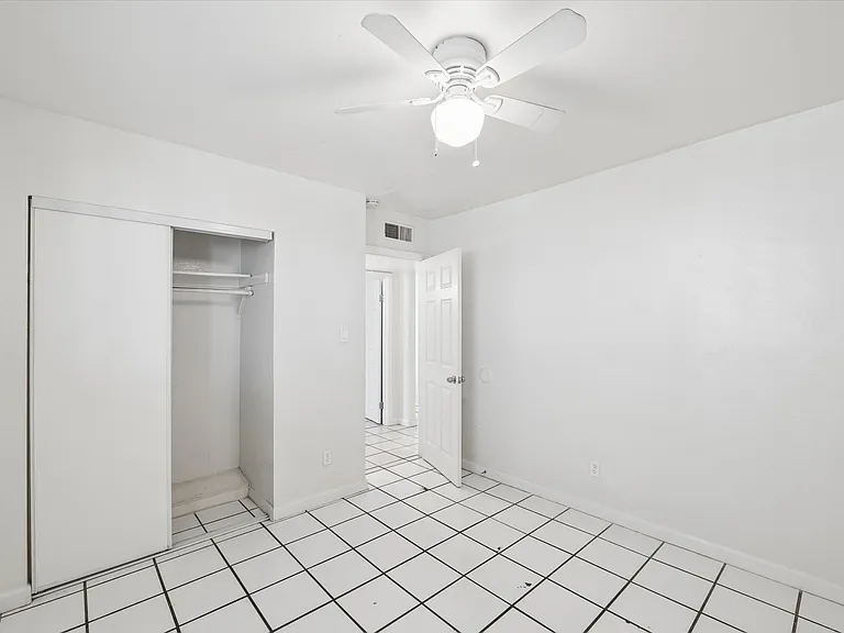 2133 W Adams St #3 — Photo 25