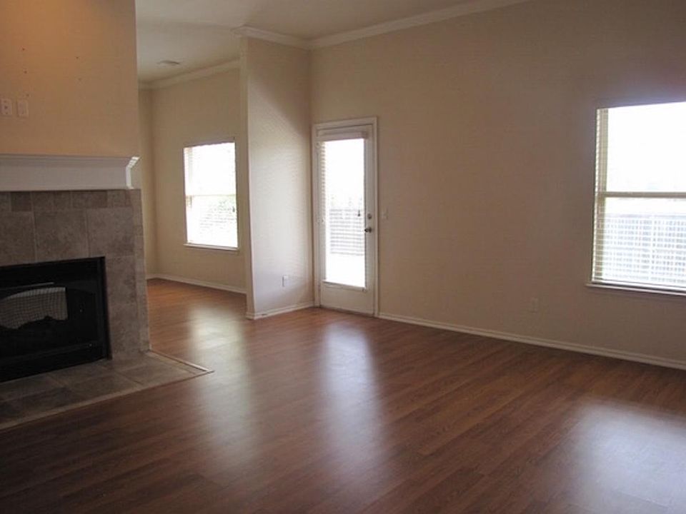 2nd image of 5904 Sanderling Rd