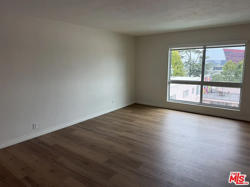 1 bed, 1.0 bath, 670 sqft, $2,900 — Photo 2