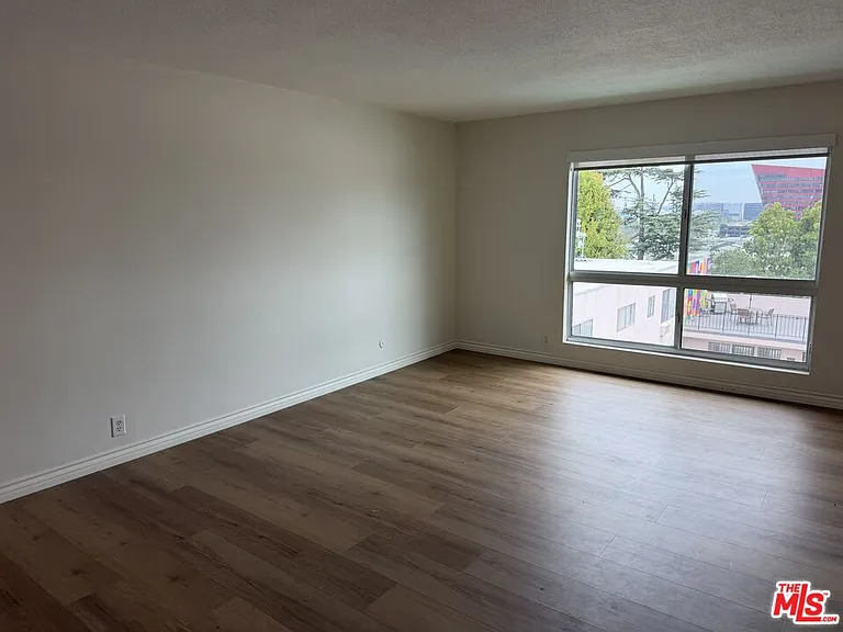 970 Palm Ave #216 — Photo 2
