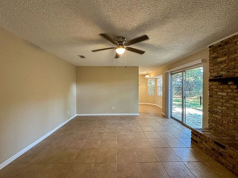 3660 Buford Cir — Photo 3