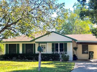 204 Richard Ave, Edna, TX 77957