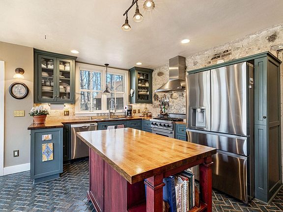 2nd image of 415 Green Bay ROAD