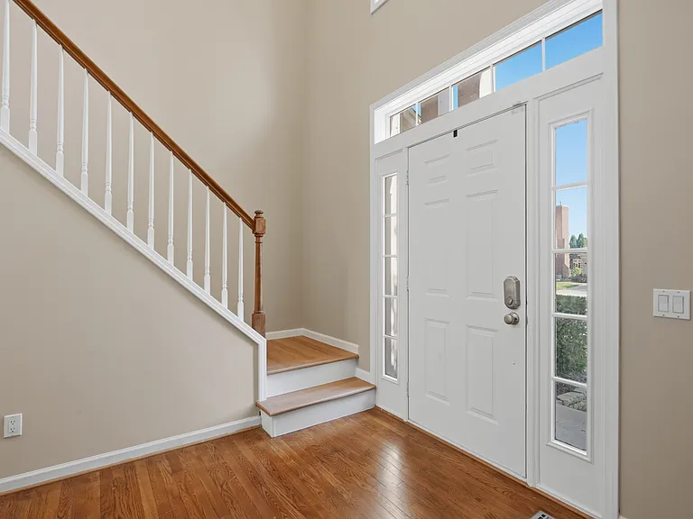 44525 Fenwick Dr — Photo 7