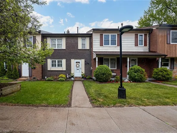 2825 Gananoque Dr #48, Mississauga, ON L5N 1V6
