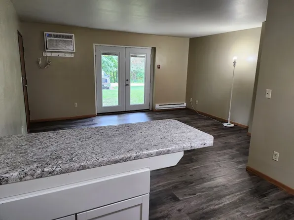 657 Foxtree Cir, Burlington, WI 53105
