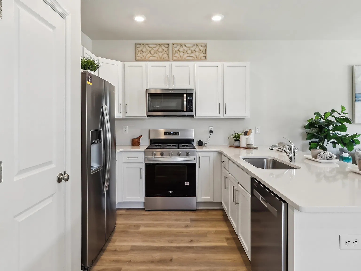 3 bed, 2.5 bath, 1500 sqft, $2,975 — Photo 3