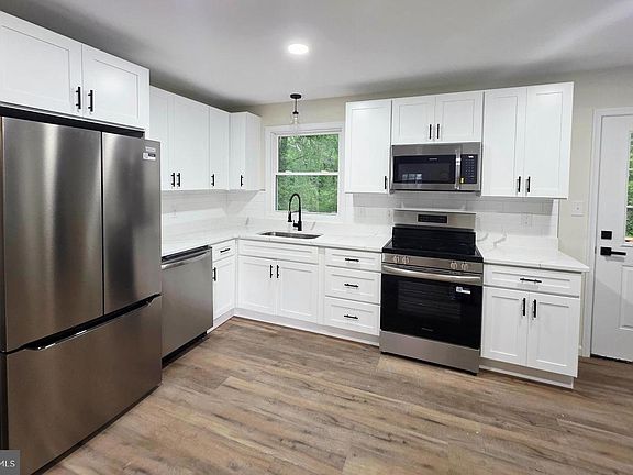 4th image of 26412 Hillendale Rd