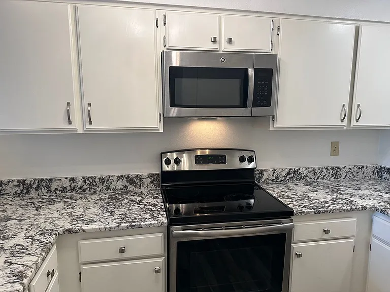 405 Stonewood Dr — Photo 12
