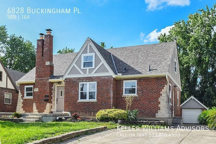 Drop dead gorgeous - wait list for showings - price TBD — Photo 1