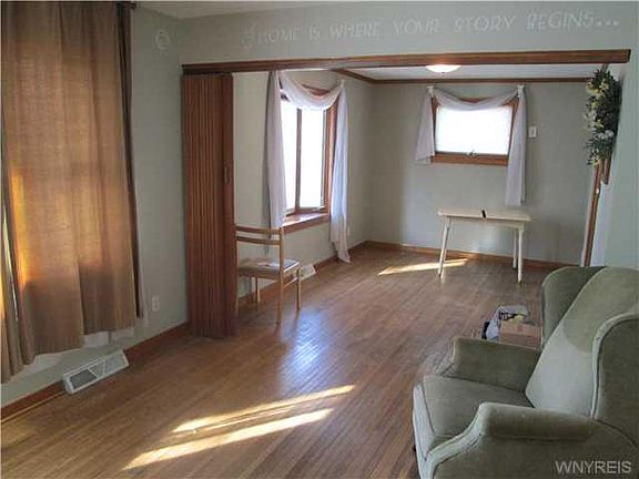 5th image of 6693 Meadowbrook Dr