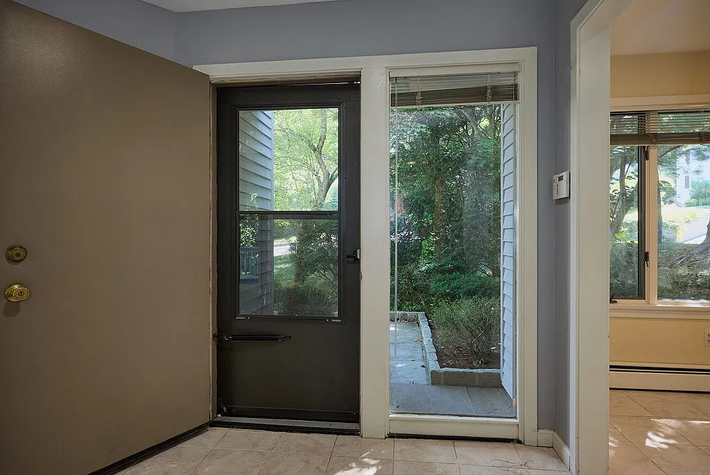 3 bed, 2.5 bath, 2020 sqft, $6,250 — Photo 2