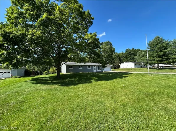 784 Robinhood Dr, Aurora, OH 44202